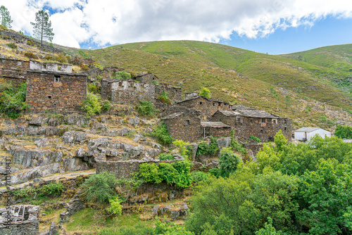 Photos general view to the uninhabited Portuguese village of Drave inserted in the valleys of Serra da Freita