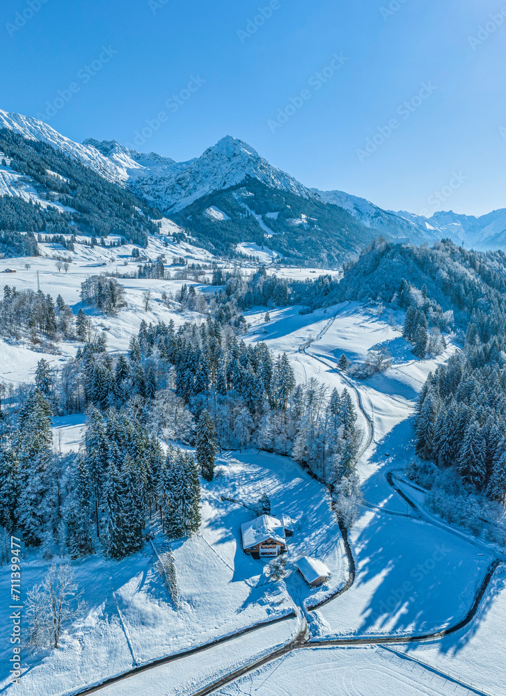 Herrlicher Wintertag im Oberallgäu im Illertal bei Fischen, Blick zum markanten Rubihorn