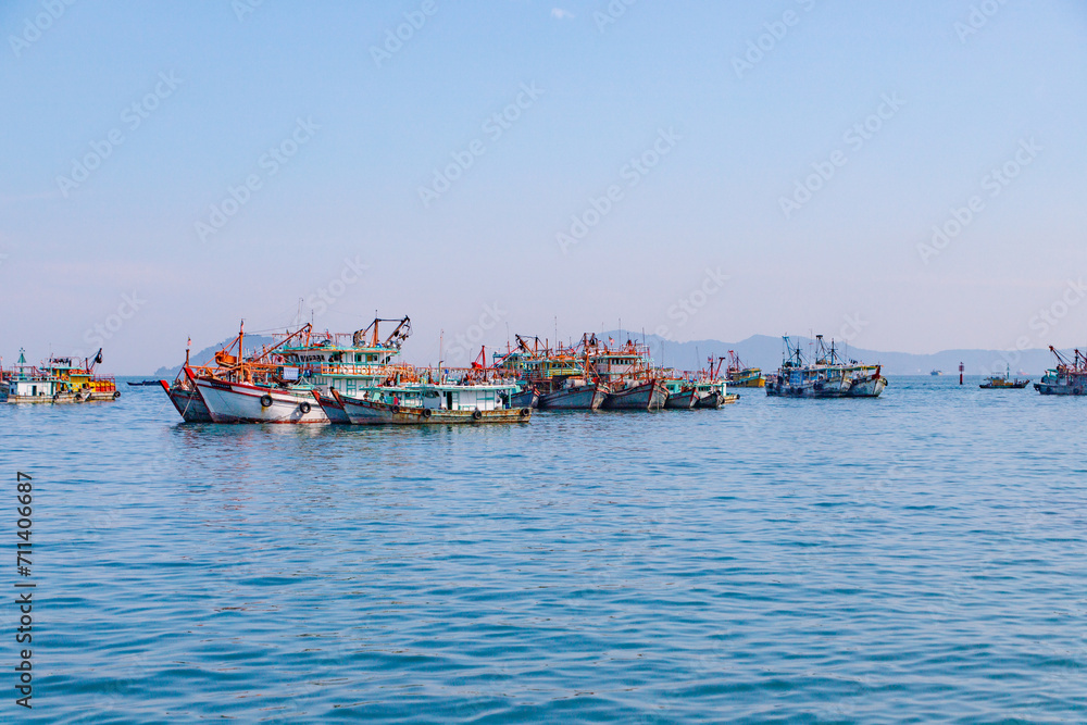 Obraz premium Fishing Boats Floating Peacefully on a Sunny Day