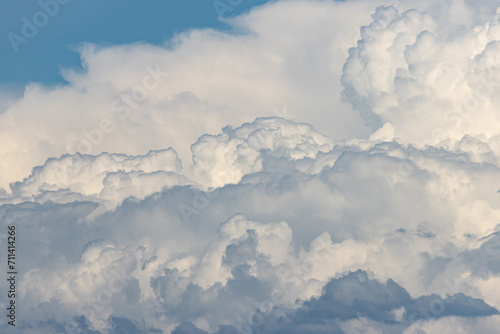Fototapeta Naklejka Na Ścianę i Meble -  white clouds against blue sky.
