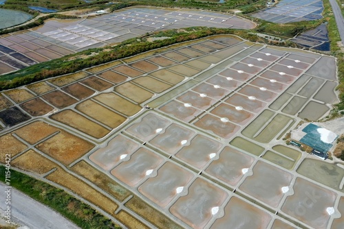 Production de sel à Guérande vue du ciel