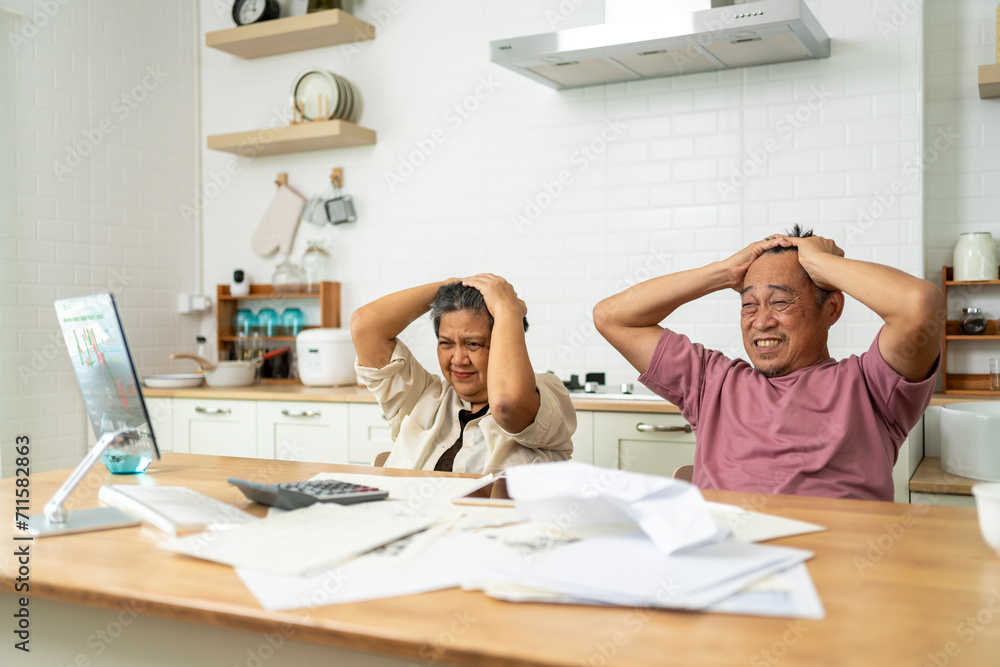 Obraz premium Senior couple learning about new technology, Active modern life after retirement