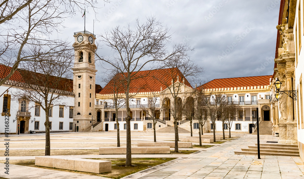 Pátio das Escolas da Universidade de Coimbra e Torre da Cabra 