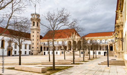 Pátio das Escolas da Universidade de Coimbra e Torre da Cabra 