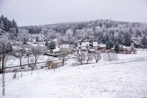 Kleine Winterwanderung im verschneiten Thüringer Wald bei Floh-Seligenthal - Thüringen - Deutschland © Oliver Hlavaty