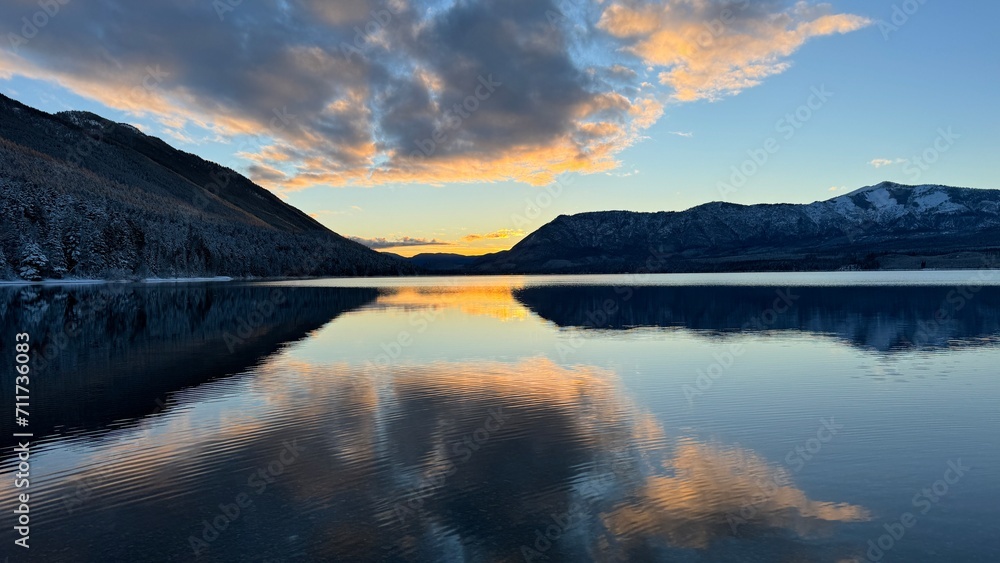 Fototapeta premium sunset over lake