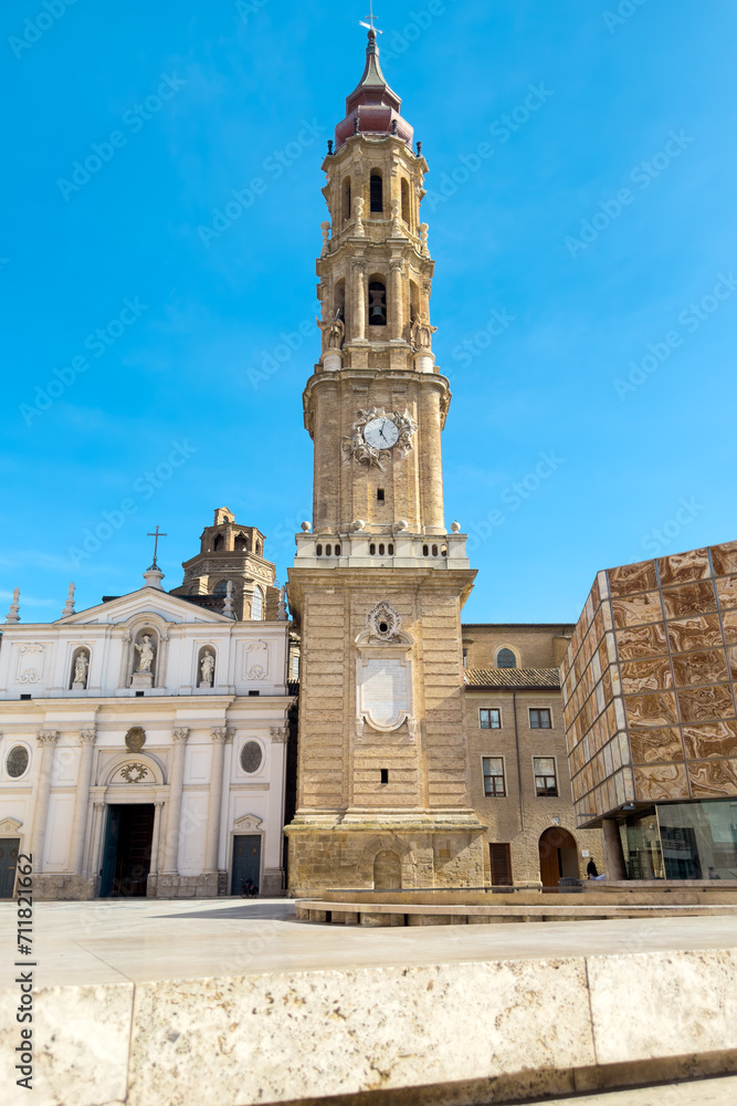 El Salvador cathedral and Seo square of Zaragoza in a sunny day, Aragon, Spain. High quality photo