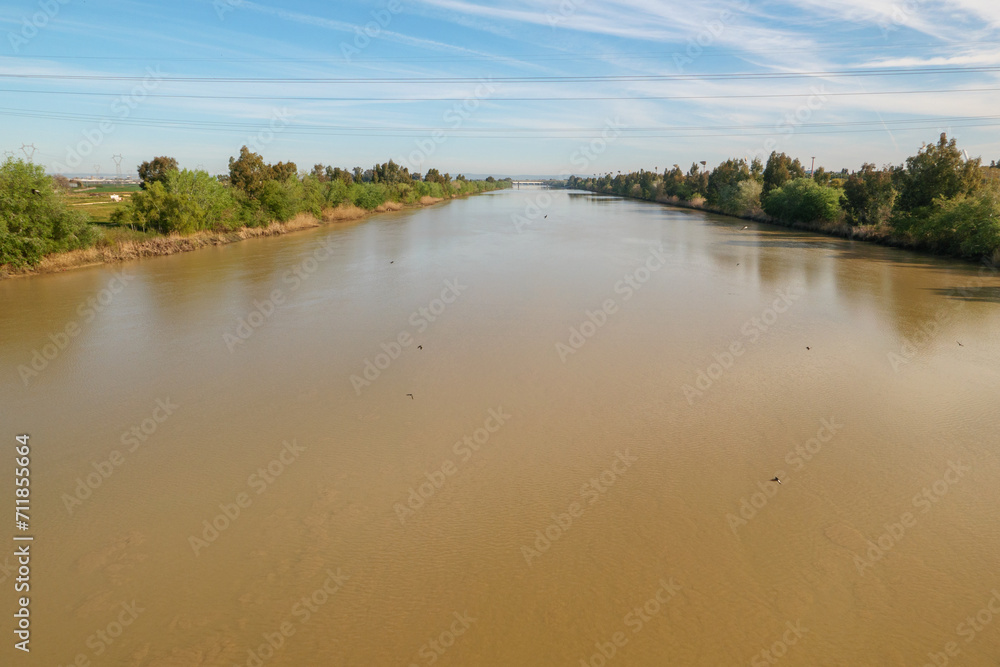 Der Rio Guadalquivir ist der Fluss von Sevilla und einer der wichtigsten spanischen Flüsse. Der Rio Guadalquivir ist der Fluss von Sevilla und einer der wichtigsten spanischen Flüsse.