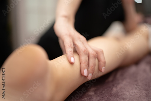 Obraz na płótnie Masseur Providing a Deep Tissue Leg Massage at Spa w salonie