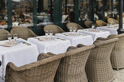 Foto Traditional Parisian cafe with wicker chairs