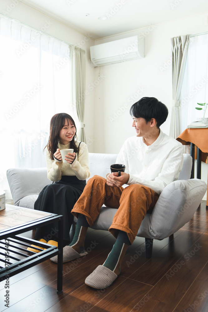 リビングで話をする夫婦3 リビングで話をする夫婦3