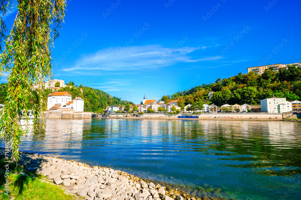 Φωτογραφία View of the confluence of the Inn and the Danube and the nature in Passau