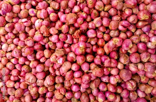 pile of fresh shallots in a basket