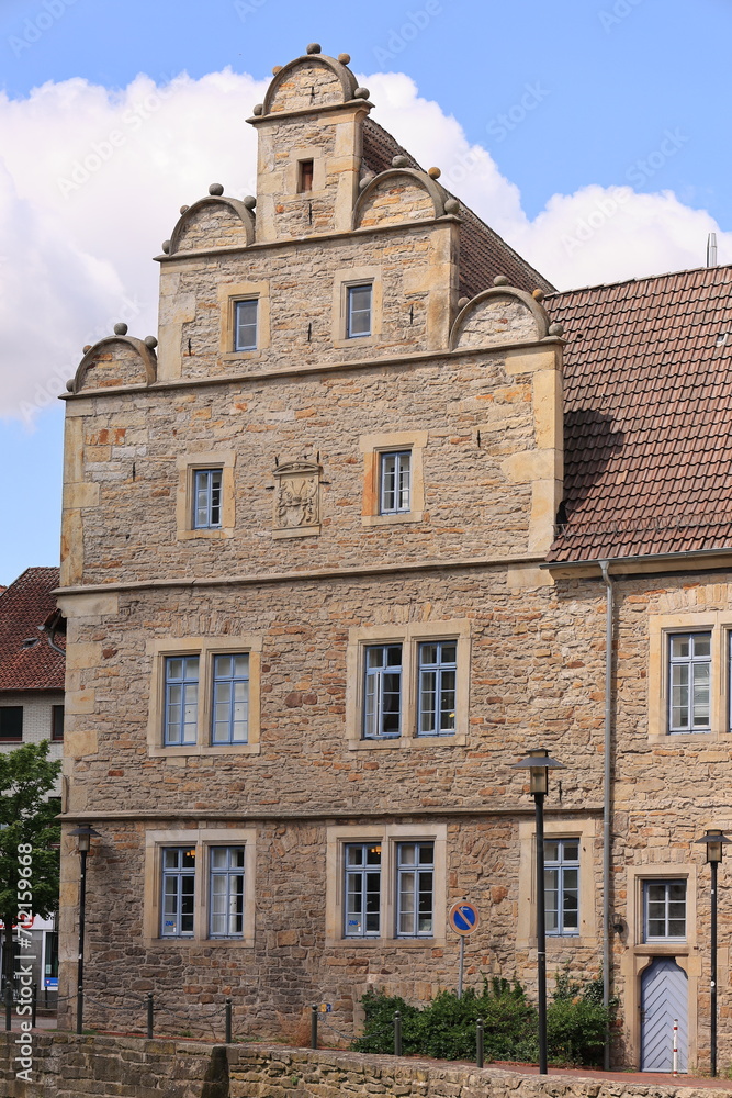 Blick auf das alte Schloss in der Altstadt von Stadthagen in Niedersachsen	