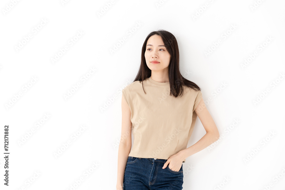 カジュアルファッションの女性ポートレート カジュアルファッションの女性ポートレート