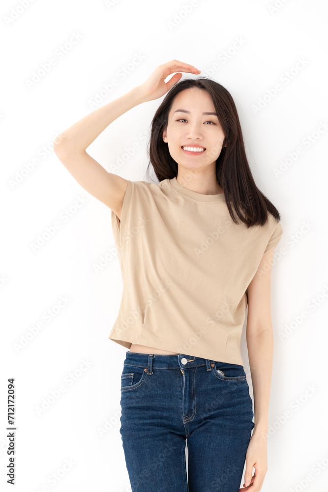 カジュアルな服装の女性 カジュアルな服装の女性