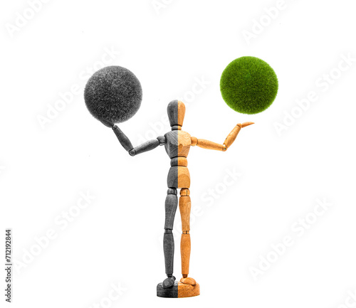 Holzfigur mit Grauer und Grüner Seite isoliert