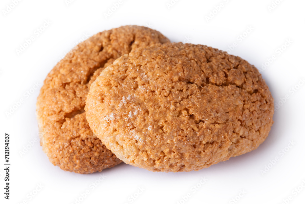 Deliziosi biscotti fatti in casa con pasta di mandorle e cannella, isolati su fondo bianco Deliziosi biscotti fatti in casa con pasta di mandorle e cannella, isolati su fondo bianco