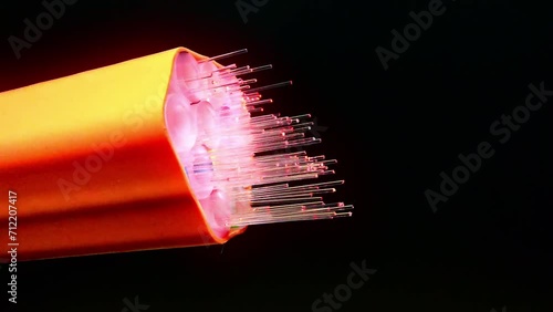 leuchtendes Hochgeschwindigkeits Internet-Glasfaserkabel für den Breitbandausbau, FTTH Ausbau, Breitband-Internet, Highspeed- orange, Datenübertragung, GBit/s, Mbit/s, Download, Upload, Streaming photo