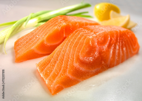 Lachsfilets natur, Sashimi, Fisch, frisch, Filet, Lachstranchen,