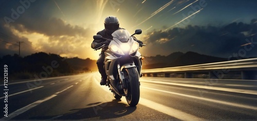 Fotografia motorbike rider is speeding on the highway