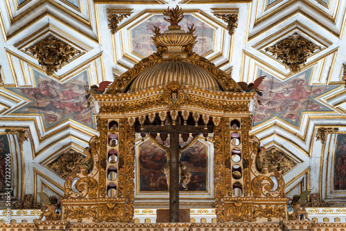 Fotografiet Ornate Golden Altarpiece in Baroque Style Church Interior
