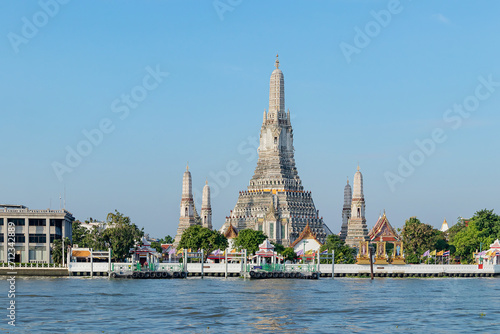 Fotografi Wat Arun Ratchawararam is a Buddhist temple famous in Bangkok Yai district of Bangkok, Thailand