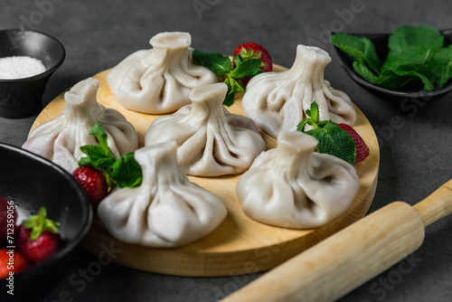 Khinkali with strawberries and mint