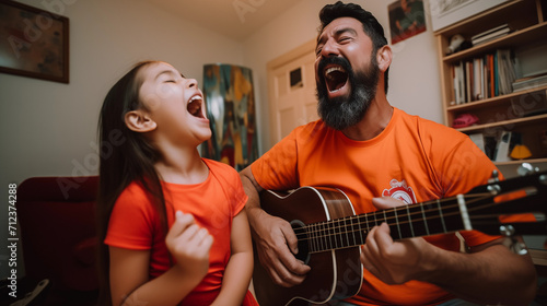 Pai e filha tocando violão e cantando juntos