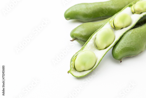 Wallpaper Mural 白背景にソラマメ Torontodigital.ca