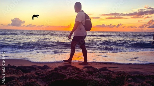 passeggiando sulla spiaggia