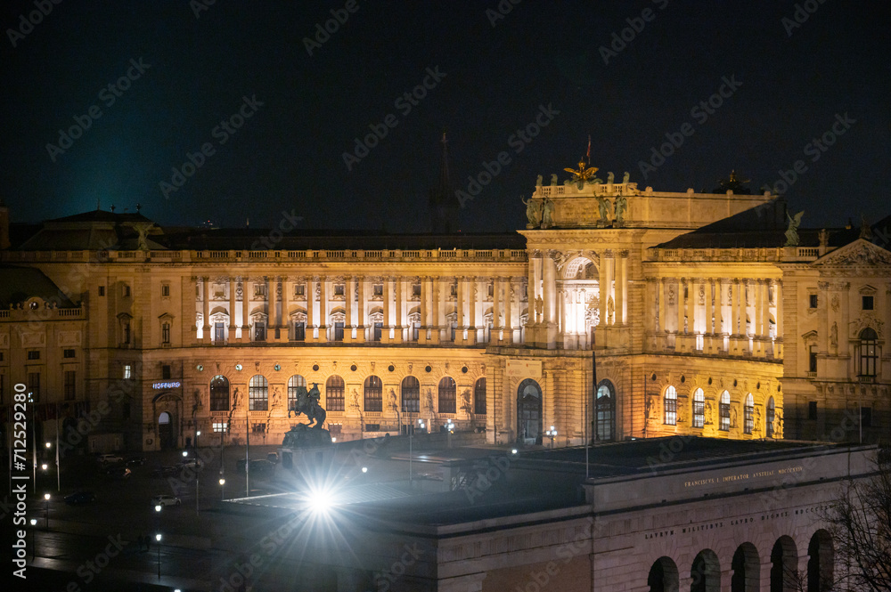 Österreichische Nationalbibliothek in Wien bei Nacht