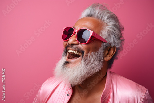 asian happy man with beard and sunglasses on pink background © IgnacioJulian