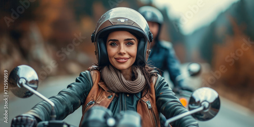 Frau fährt Motorrad