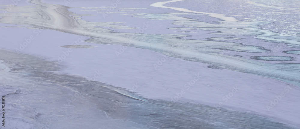 Fototapeta premium Ice patterns on a frozen lake