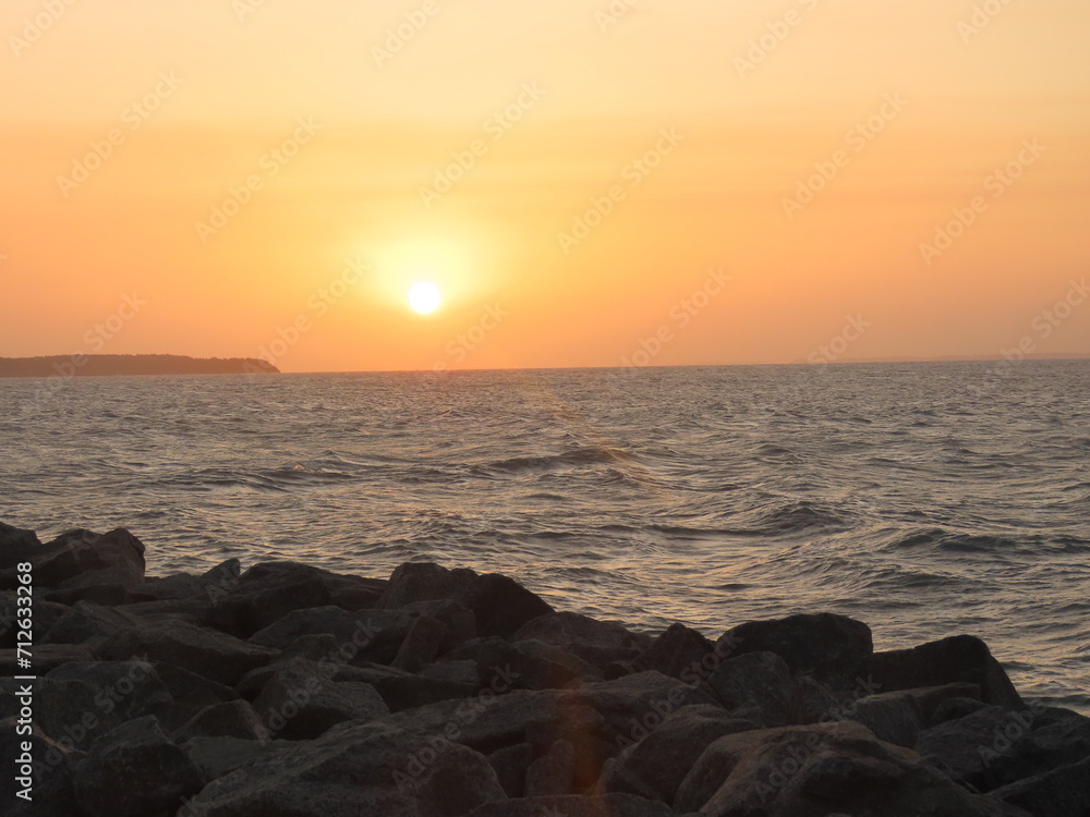 Fototapeta premium sunset over the sea