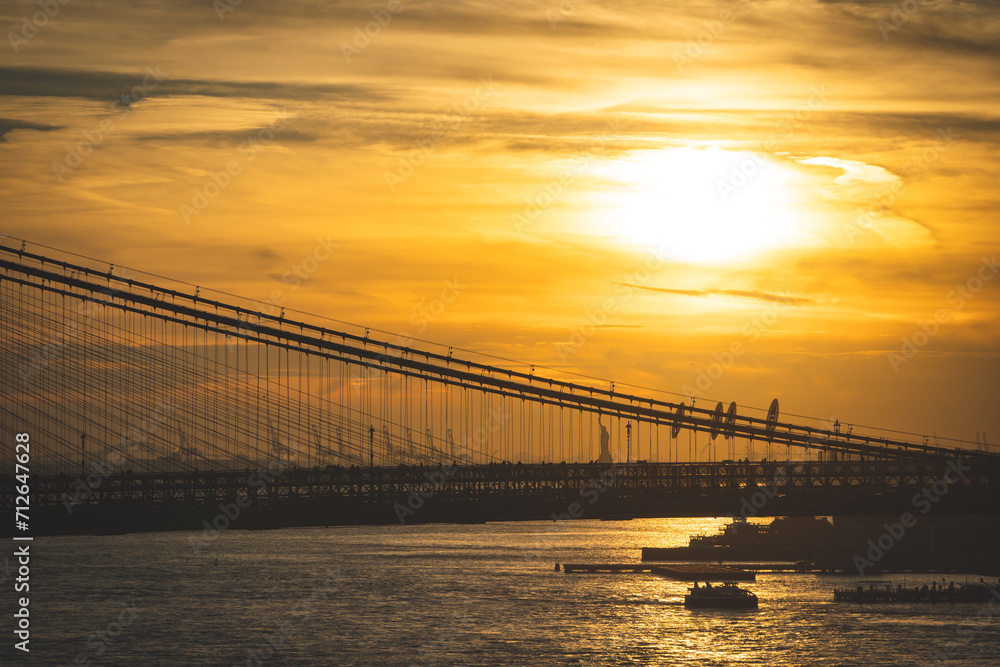 Obraz premium sunset over the bridge