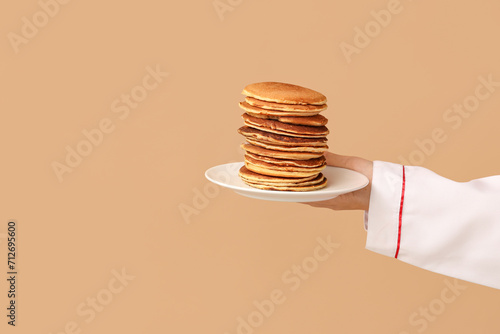 Woman with tasty pancakes o...