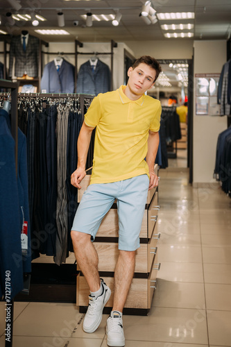 A man standing in a clothing stor 5798e.