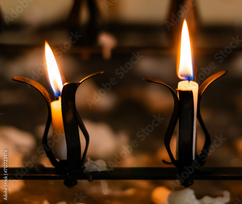 candele in chiesa