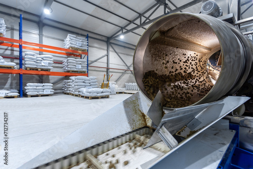 dog food production, dry food conveyor