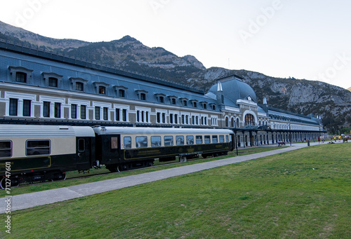 Obraz na płótnie Panorámica de la antigua Estación de Canfranc (Huesca), reconvertida en hotel. w salonie