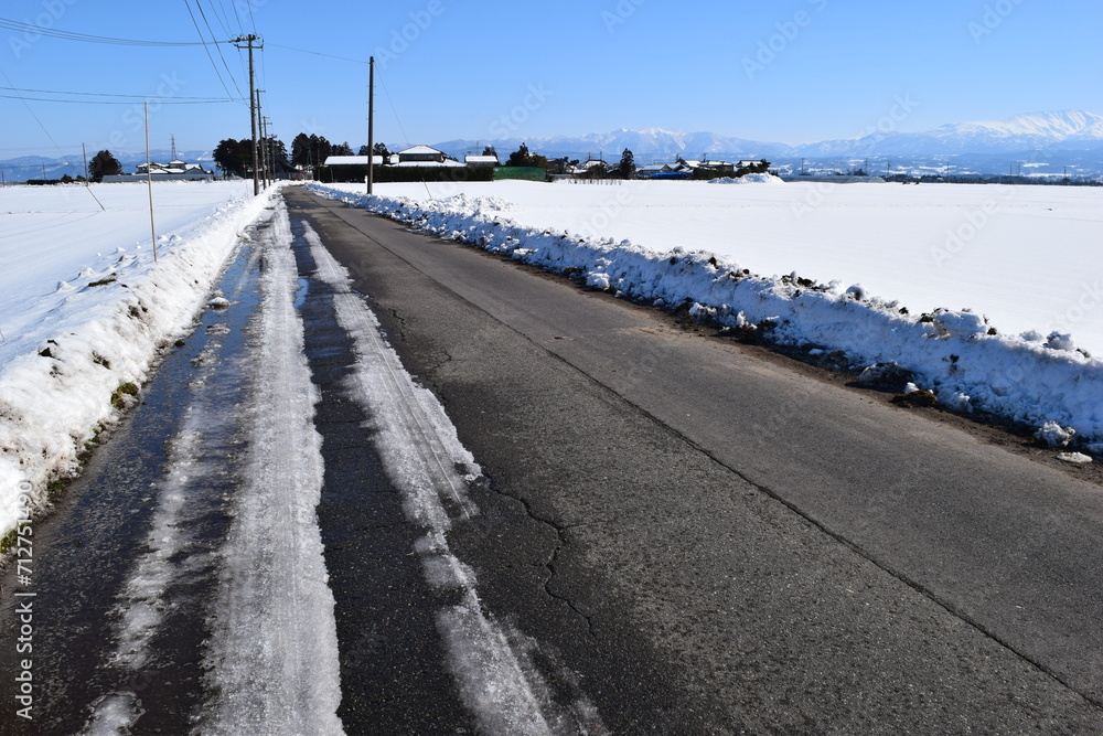 雪道のわだち ／ 日本有数の豪雪地帯 山形県庄内地方
