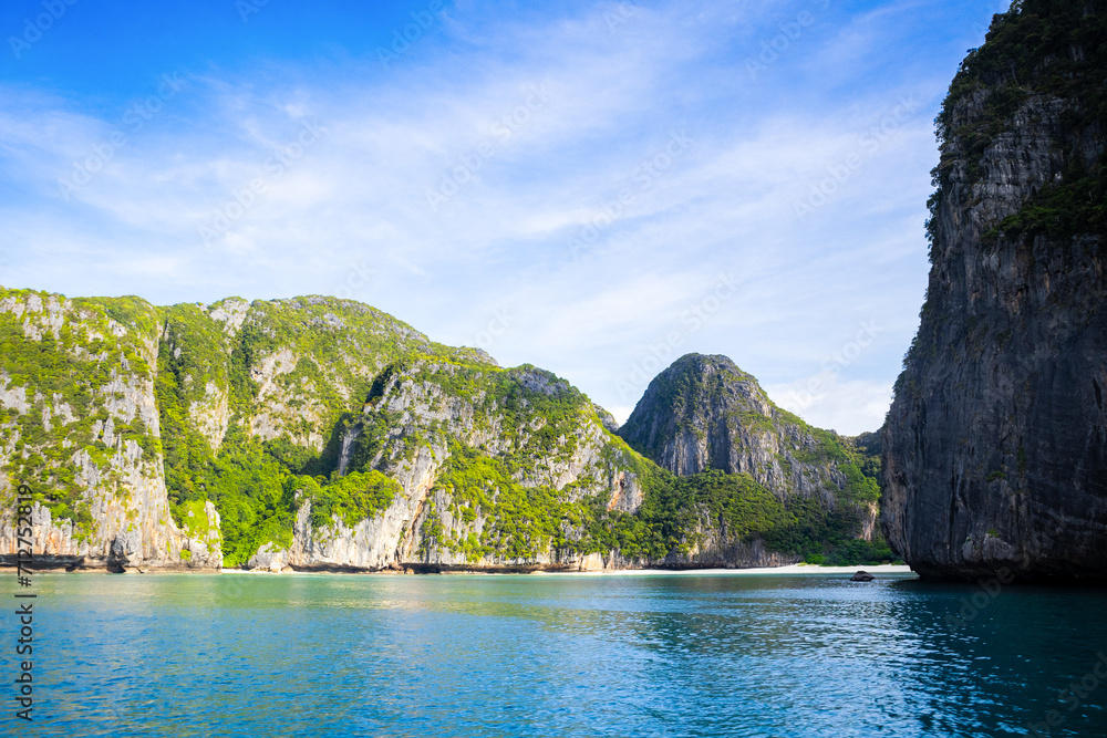Naklejka premium Beautiful landscape of the Maya Bay in the Phi Phi Islands, Thailand