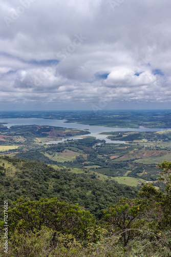 vista panor  mica do lago de furnas  na cidade de Boa Esperan  a  Estado de Minas Gerais  Brasil