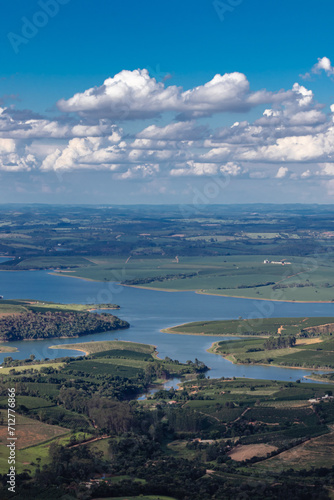 vista panorâmica do lago de furnas, na cidade de Boa Esperança, Estado de Minas Gerais, Brasil