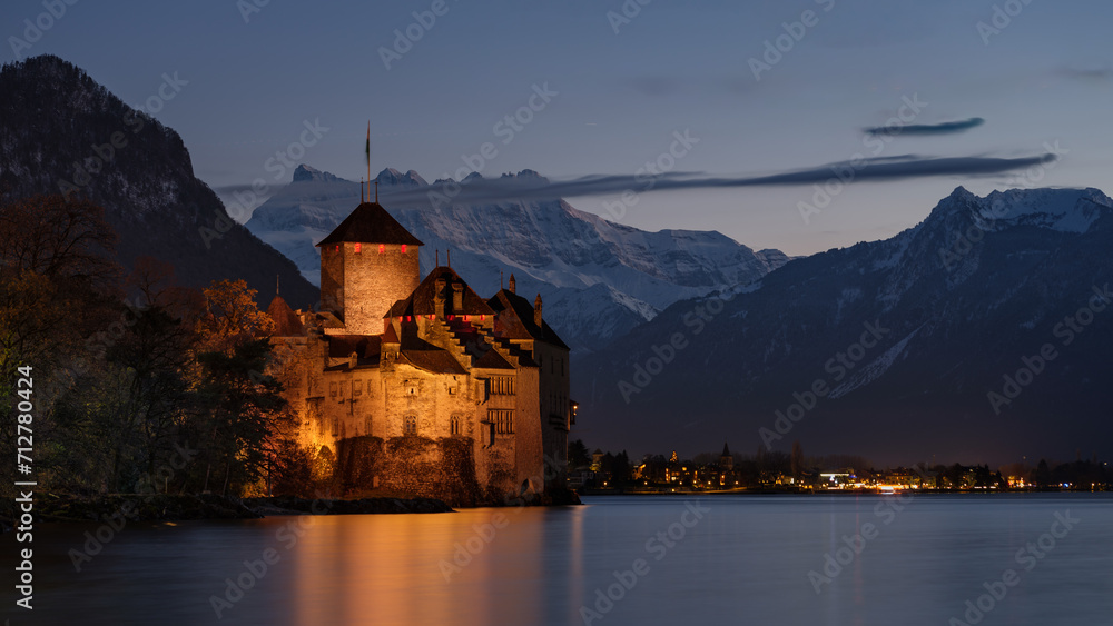 Obraz na płótnie Swiss castle by the lake w salonie
