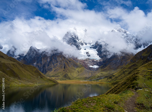Fototapeta Naklejka Na Ścianę i Meble -  Trekking in the Cordillera Huayhuash in the Peruvian Andes Mountains