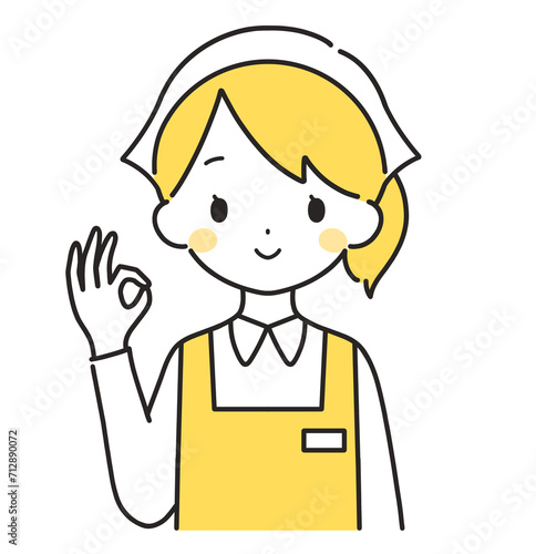 黄色｜OKマークの三角巾をした女性店員｜エプロン