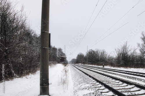 Bahn - Gleis - Schiene - Winter - Rails - Snow -  Rail Track - Cold - Background - Railroad - Concept - Railway - Horizon - Nature - Sky  photo